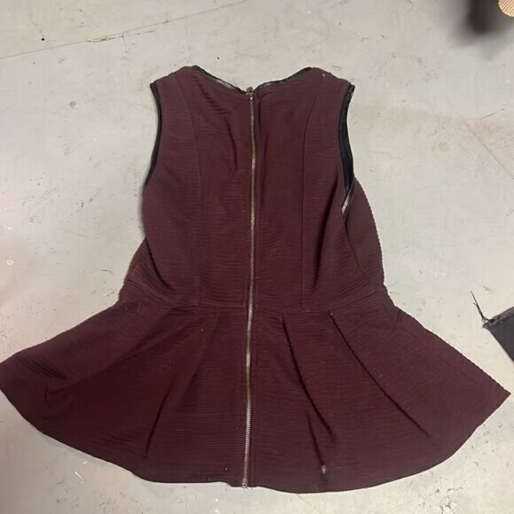 size xs dynamite wine peplum sleeveless blouse - Picture 2 of 2
